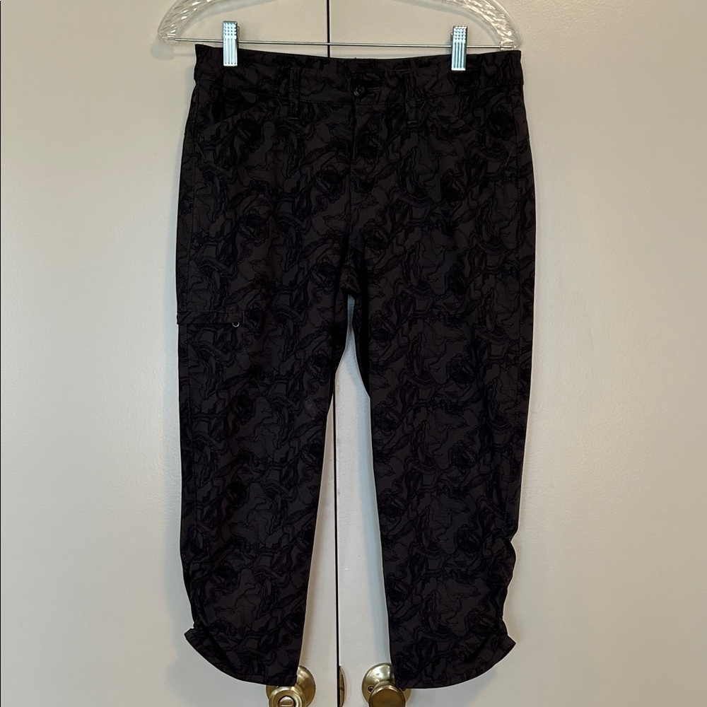 Eddie Bauer Black lightweight Capris size 4